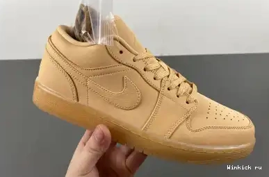 “Pale Jordan Sand” Air Low Vanilla 1 SE 0701